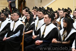 Végzős hallgatóit ünnepelte az Informatikai Kar a Debreceni Egyetemen