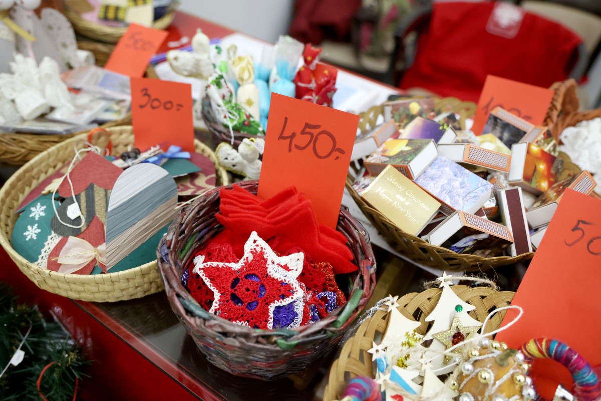 Szeged, Szeged-Csanádi Egyházmegyei Karitász, Karitász, jótékonyság, karácsonyi vásár, kézműves vásár, Nagyáruház